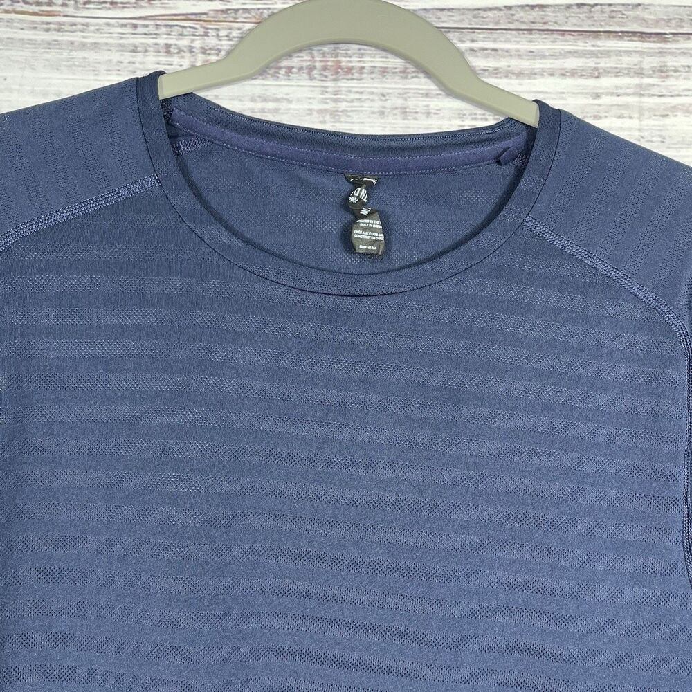 Rhone Long Sleeve T-Shirt Mens M Swift Workout Performance Gym Crewneck Blue